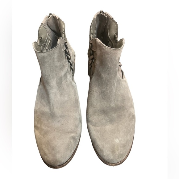 SUEDE VINCE CAMUTO Prestetta Bootie Foxy True Leather Taupe Back Zip SZ 8.5 EUC - Picture 6 of 14